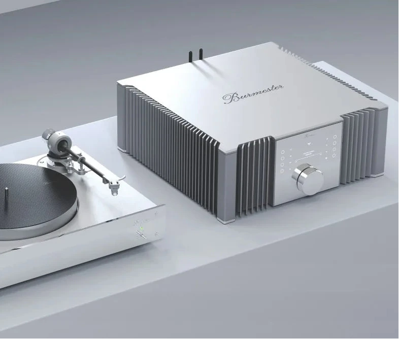 Burmester 232 Integrated Amplifier next to a turntable - Hi-Fi Centre.