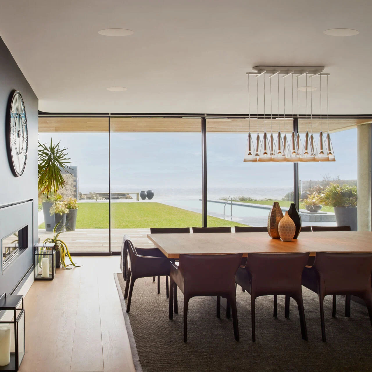 Four B&W CCM682 In-Ceiling Speakers installed in a seaside modern kitchen.