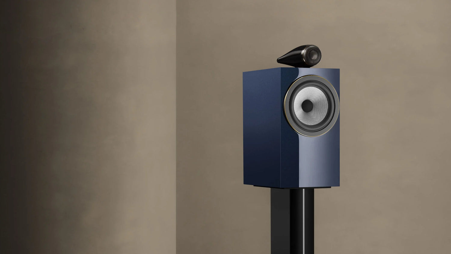 A closeup to B&W 705 S3 Signature Bookshelf Speaker in midnight blue metallic finish.