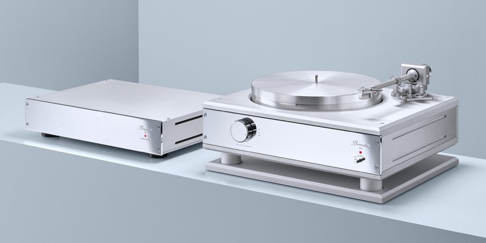 A silver Burmester 175 Reference Line Turntable next to a Burmester amplifier - HiFi Centre. 