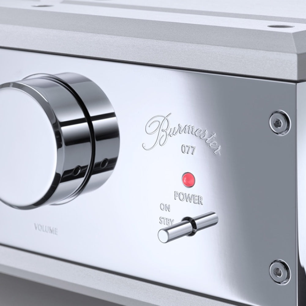 A detail view of Silver Burmester 077 Reference Line Preamplifier control knobs on the front panel - HiFi Centre.