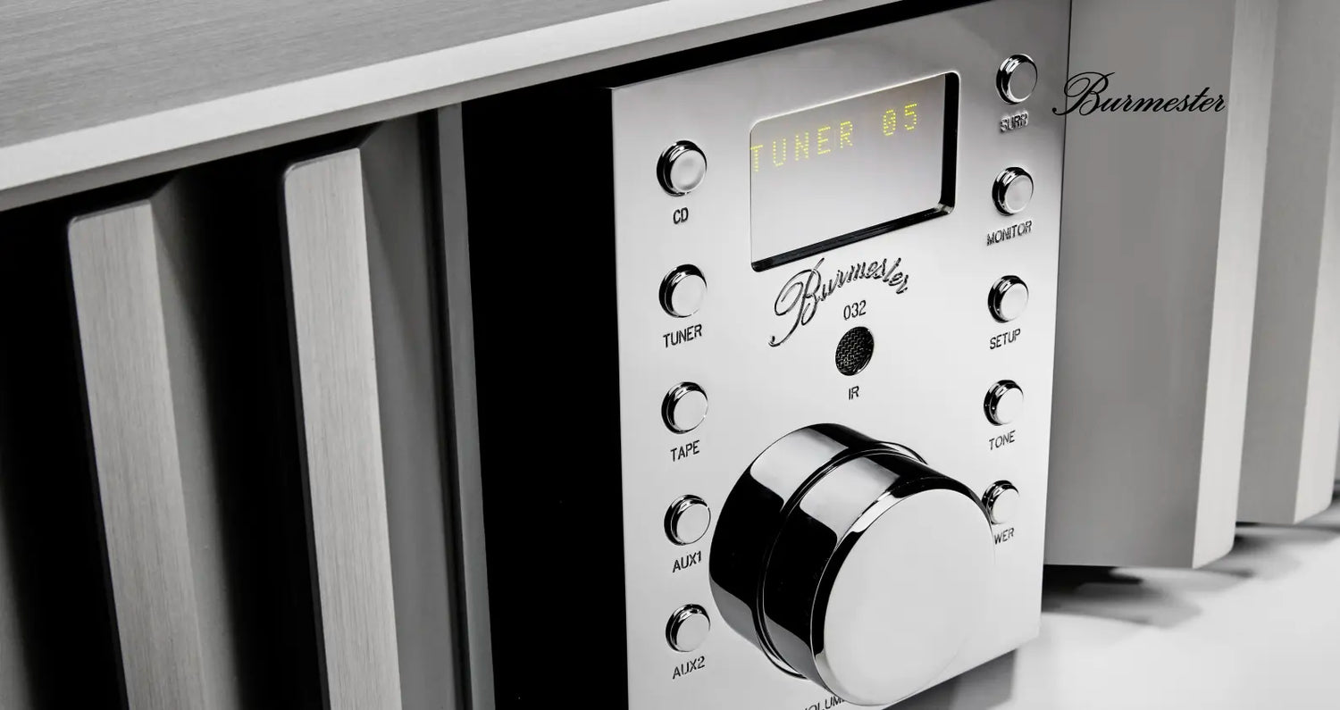 Barmerster 032 Classic Line Integrated Amplifier with control knobs and display on a white background.