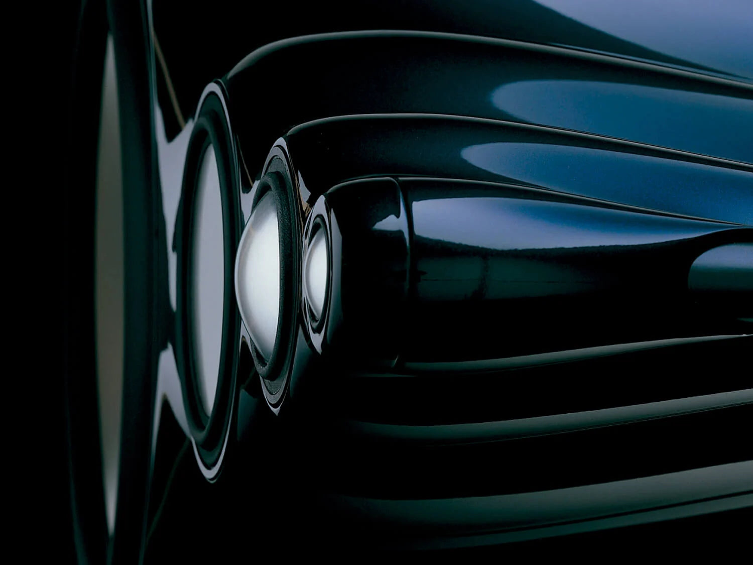 B&W Nautilus 4 Way Active Speaker - Hi-Fi Centre closeup