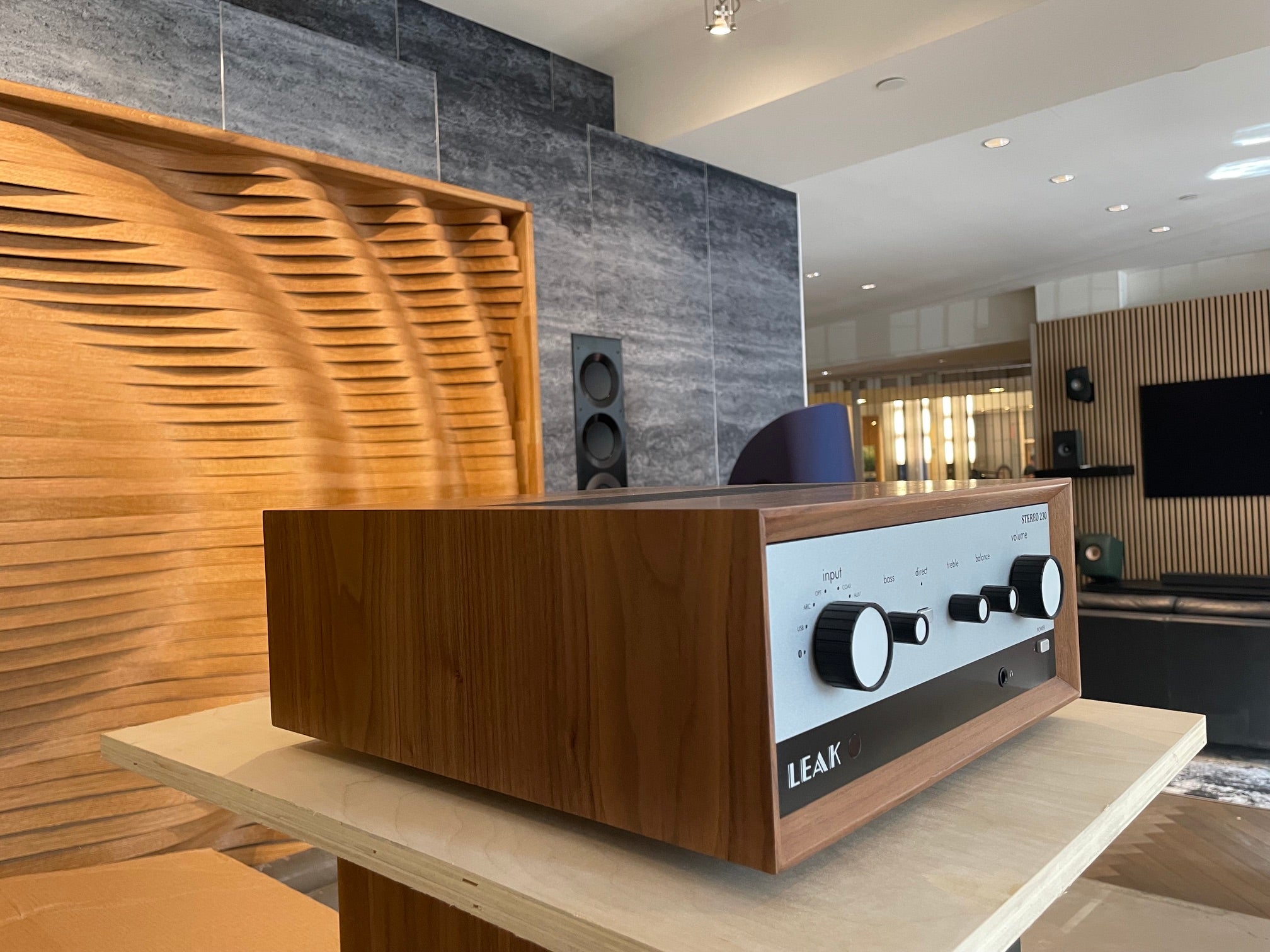 LEAK Stereo 230 Integrated Amplifier