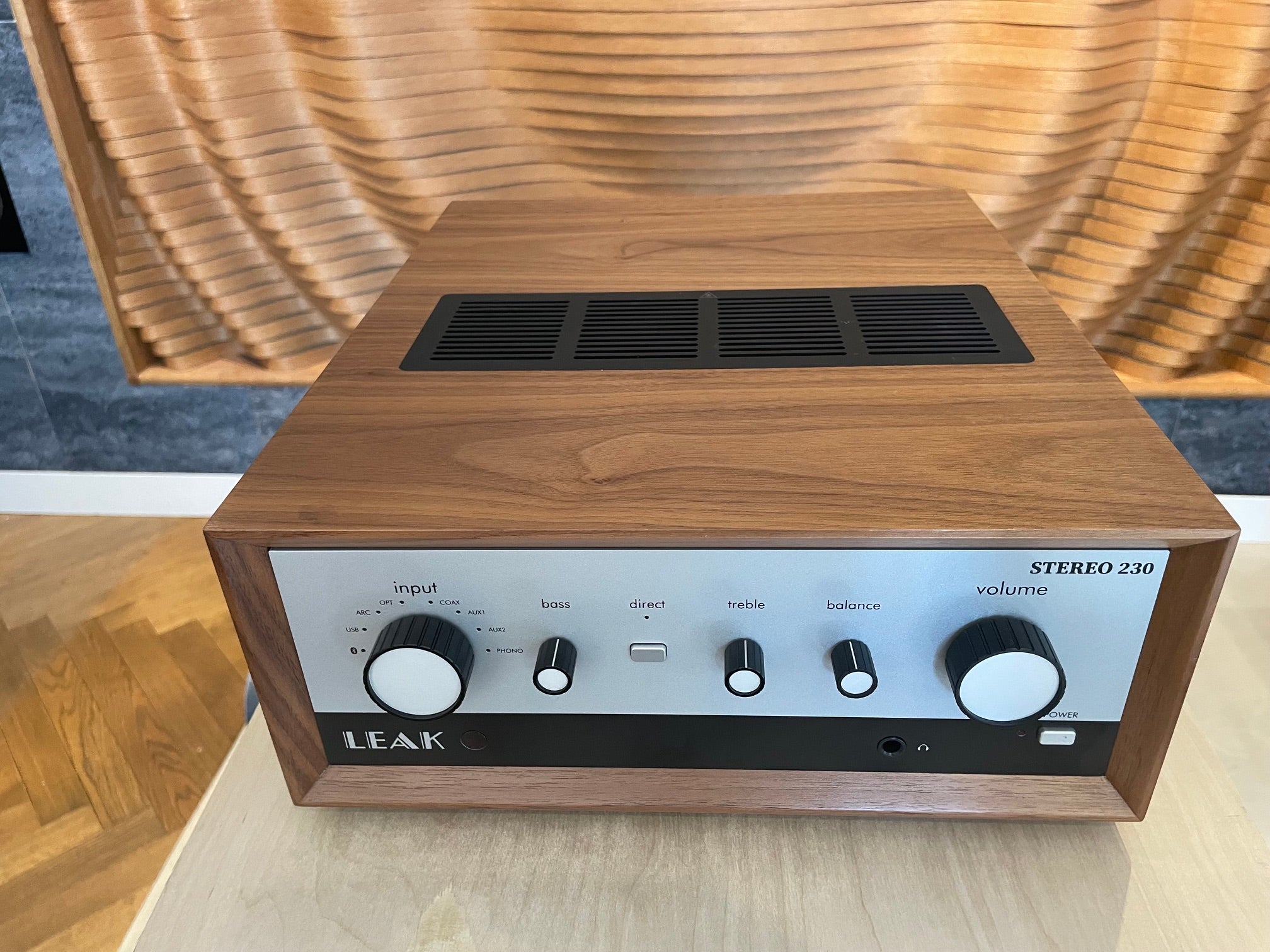 LEAK Stereo 230 Integrated Amplifier