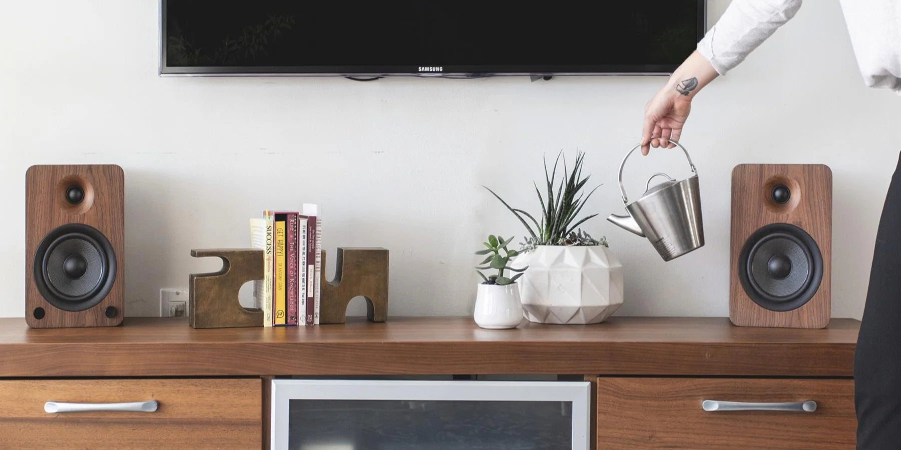 Kanto YU6 Powered Bookshelf Speakers