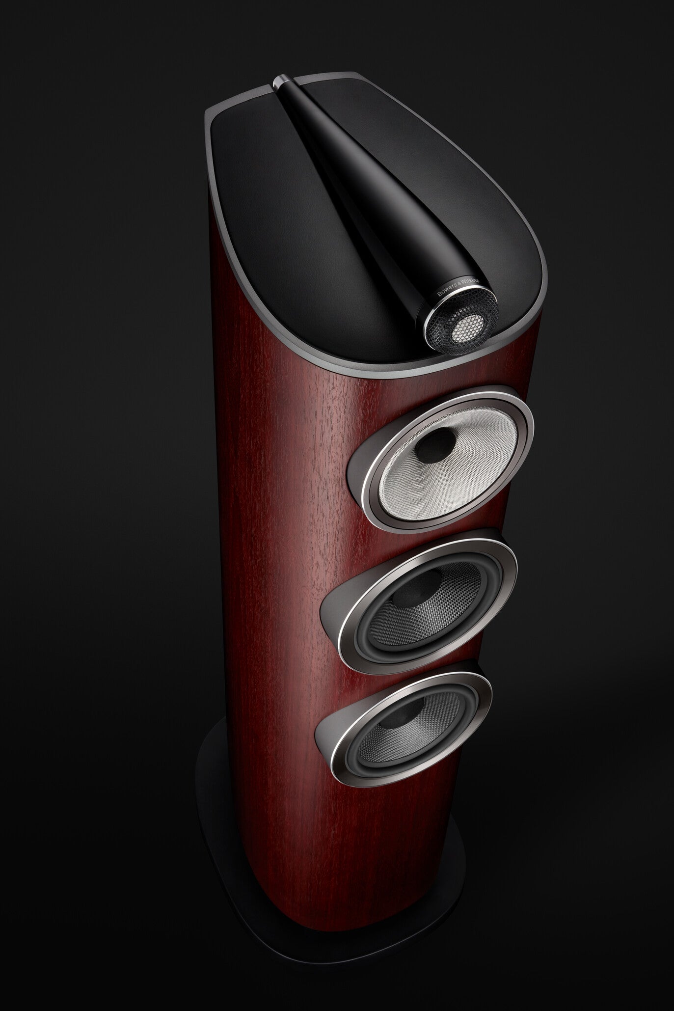 A top view on a B&W 804 D4 Reference Speaker in rosenut finish.