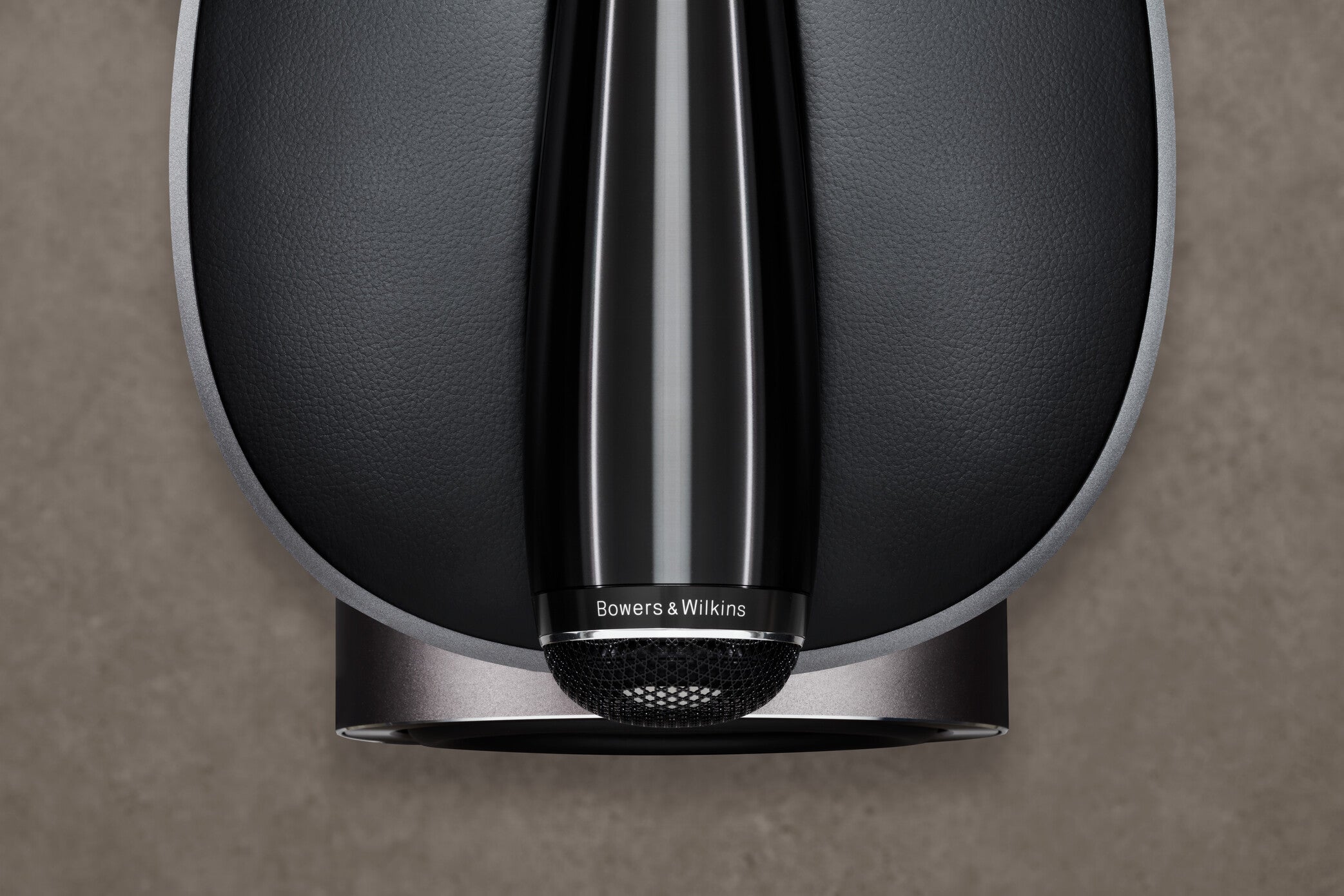 A closeup to the top of B&W 805 Signature Bookshelf Speaker.