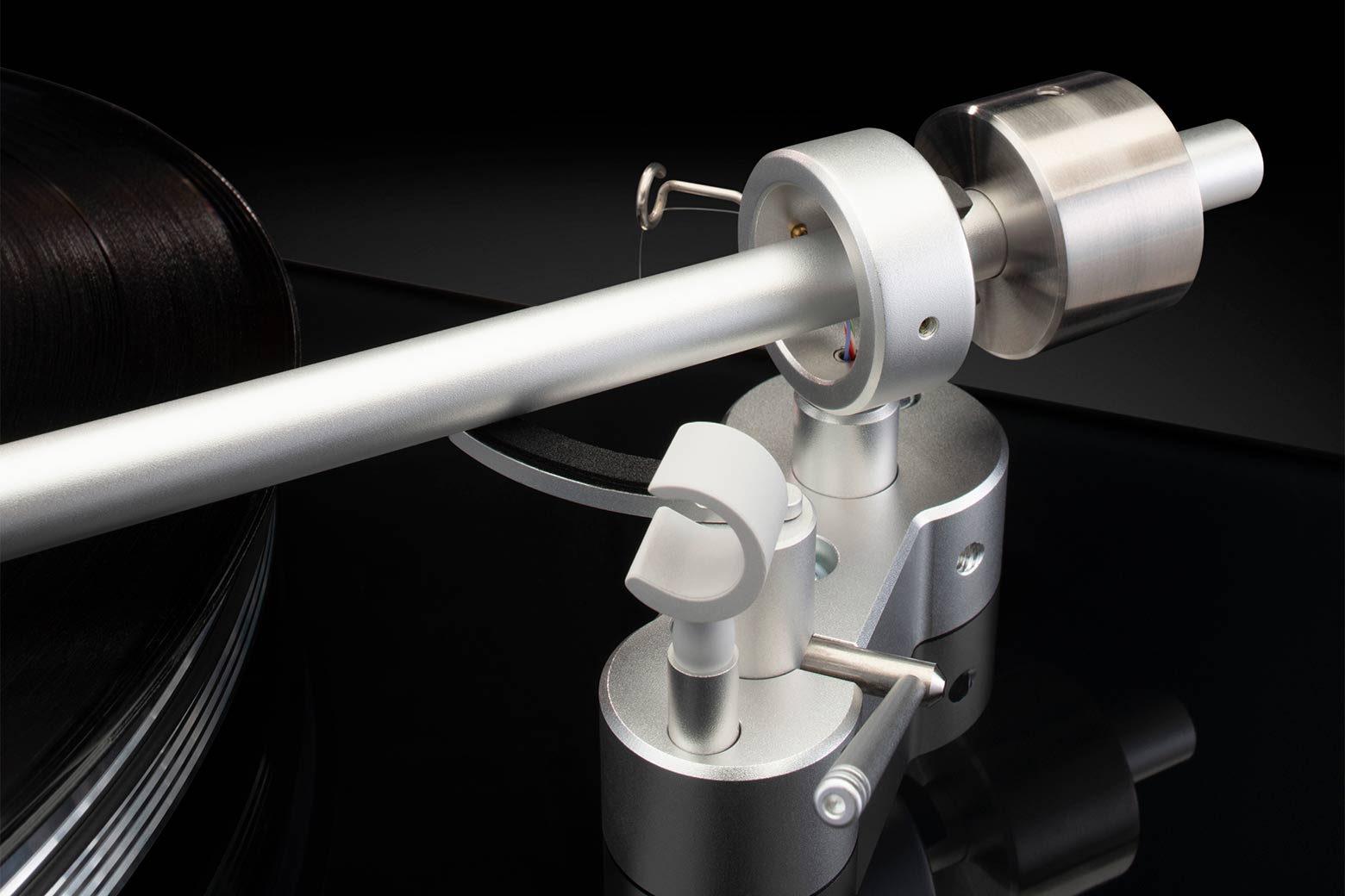 Mcintosh MTI-100 Integrated Turntable