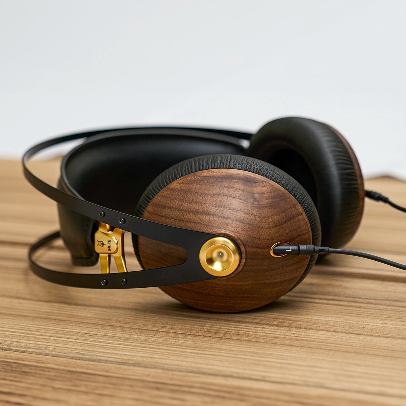 Meze Audio 99 Classics Closed Back Headphones