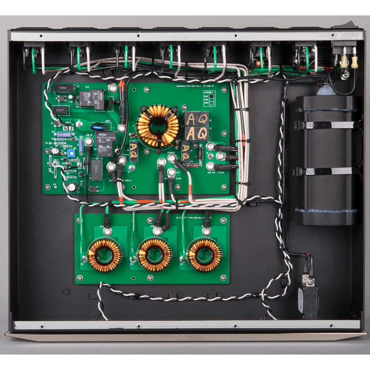AudioQuest Niagara 3000 7-Outlet Power Conditioner w/ Linear Noise-Dissipation & Non-Sacrificial Surge Protection
