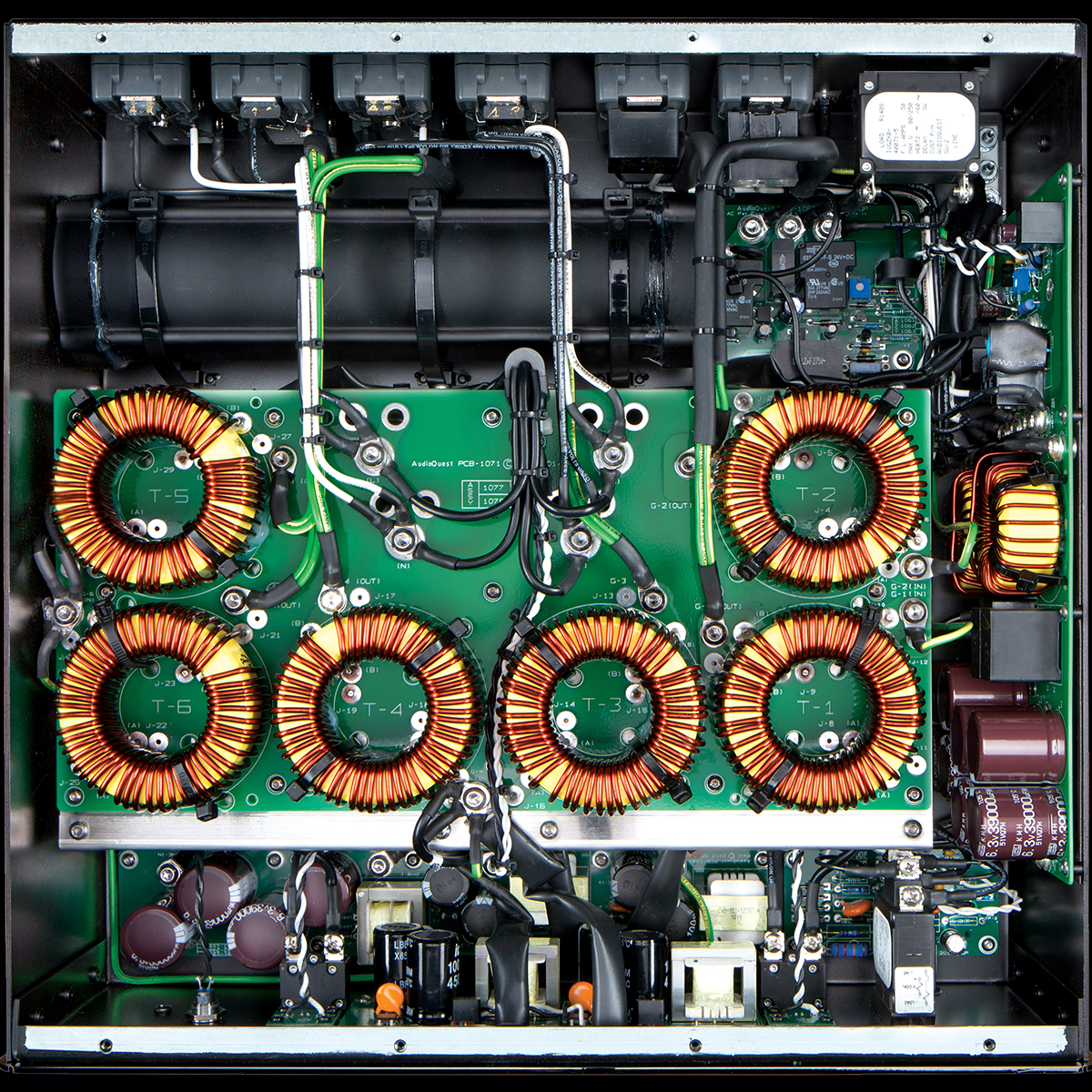 AudioQuest Niagara 7000 12-Outlet Power Conditioner w/ Linear Noise-Dissipation & Non-Sacrificial Surge Protection