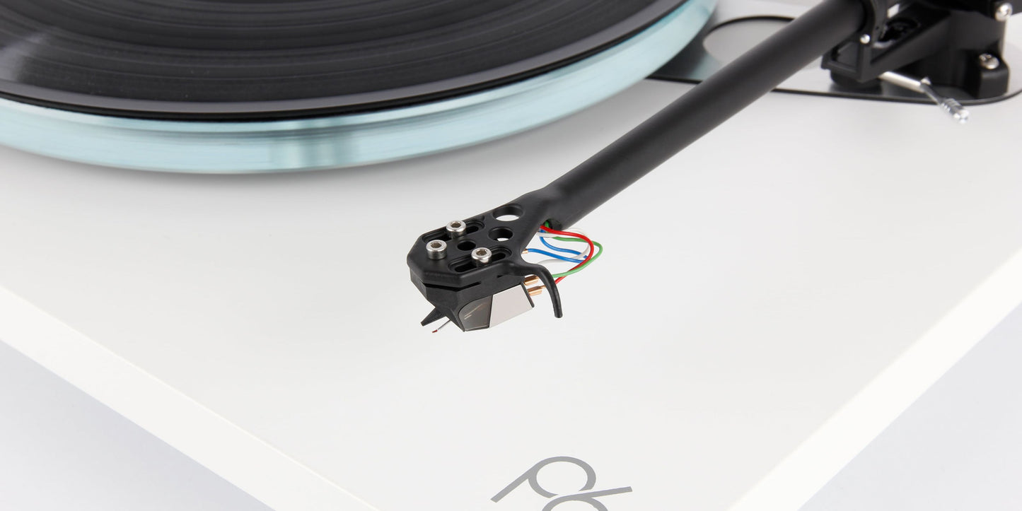A turntable with Rega ND5 MM Phono Cartridge