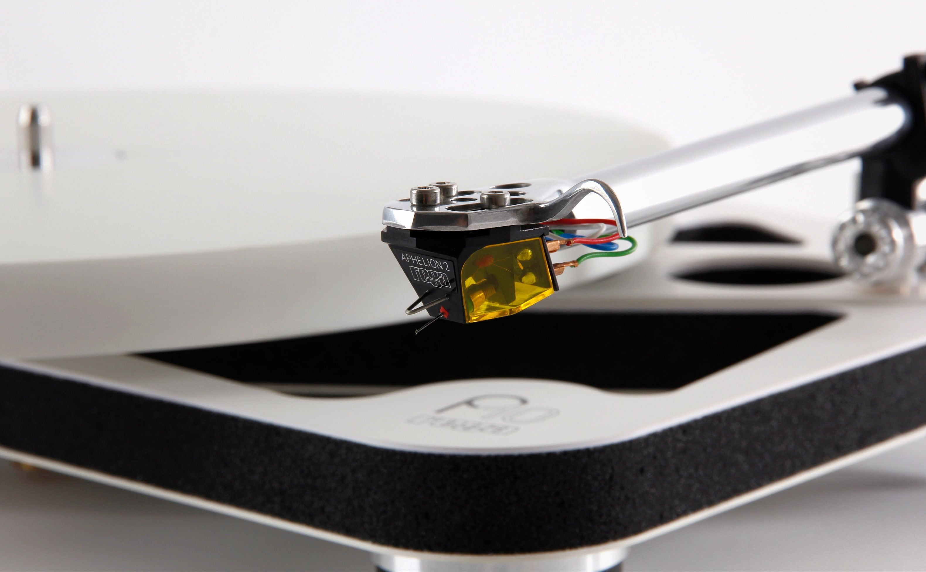 Rega Planar 10 Turntable